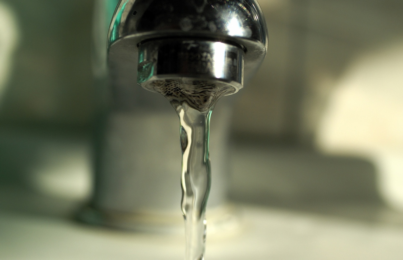 Is water van de kraan drinken in Brussel wel gezond? | BRUZZKET