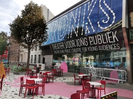 20210917_bronks_theater_voor_jong_publiek_op_de_varkensmarkt_op_autoloze_zondag_van_20_september_2020_c_peter_dhondt.jpg