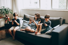 8679d608-smartphones.jpg