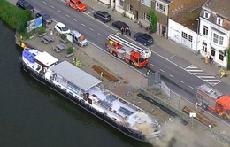 8613a8a2-waterbus1.jpg