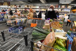 20200313 13 maart 2020 grote toeloop hamsterende klanten bij Colruyt in Vorst uit angst voor tekorten door de dreiging van het coronavirus 2