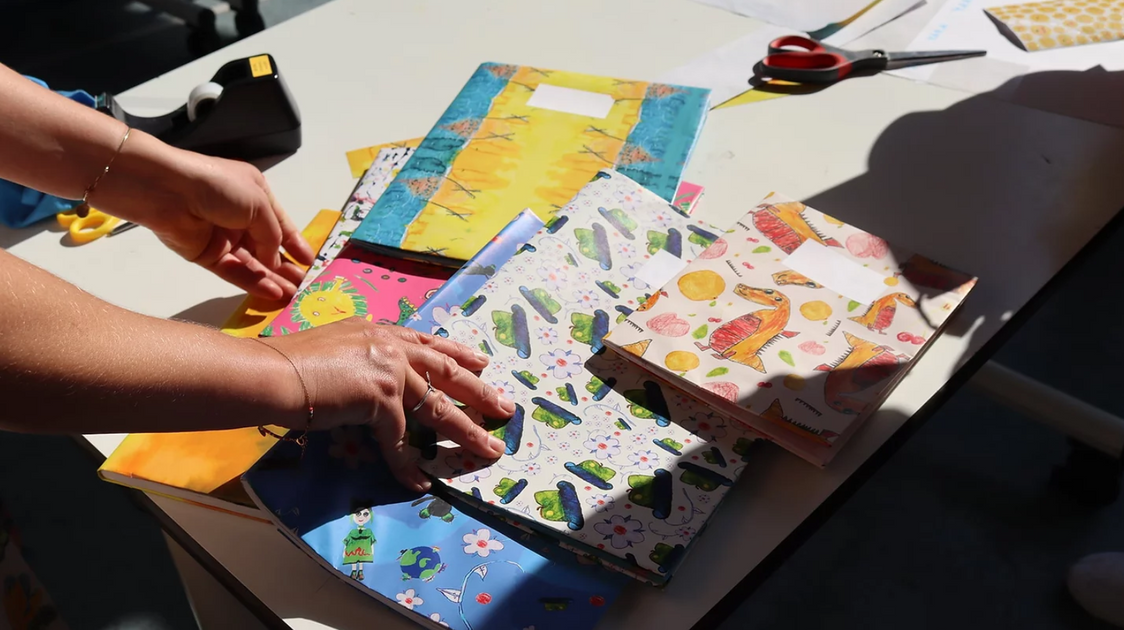 Gratis je schoolboeken (laten) kaften? Dat kan! | BRUZZKET